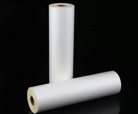 Latest company news about Assurer une protection durable avec des rouleaux de film de stratification à haute adhérence