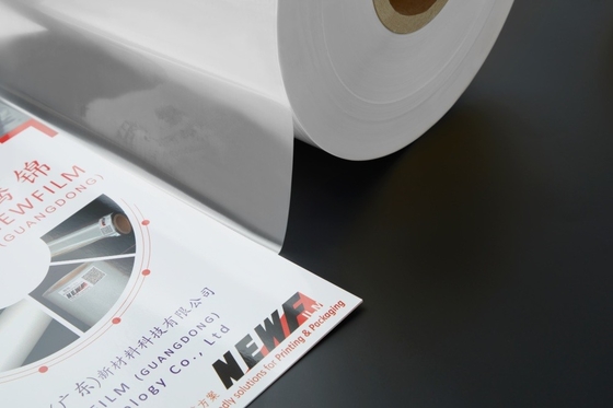 Film de stratification thermique PET imprimable pour boîte à cigarettes, bon pour l'impression UV et l'estampage à chaud