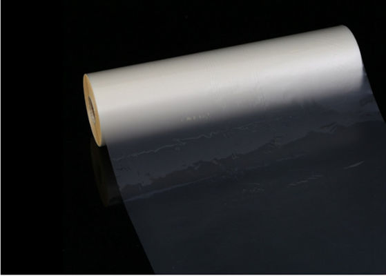 Film de stratification mat thermique Bopp de 18 microns longueur 3000m noyau intérieur de 3 pouces