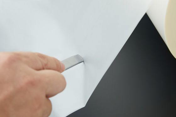 Un bon prix. 18 microns d'empreintes digitales anti rayures, film laminé thermique à l'épreuve du contact doux pour l'impression de papier en ligne