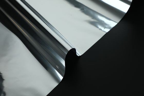 Un bon prix. Lustre métallique, résistance à la traction élevée, film thermoplastique en aluminium utilisé pour les emballages cosmétiques. en ligne