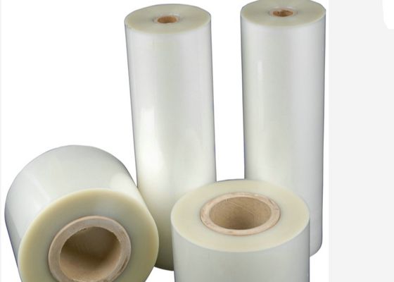 Un bon prix. Film de lamination thermique BOPP haute transparence, texture lisse, type auto-adhésif, contient de l'adhésif EVA, longueur 200-4000m en ligne