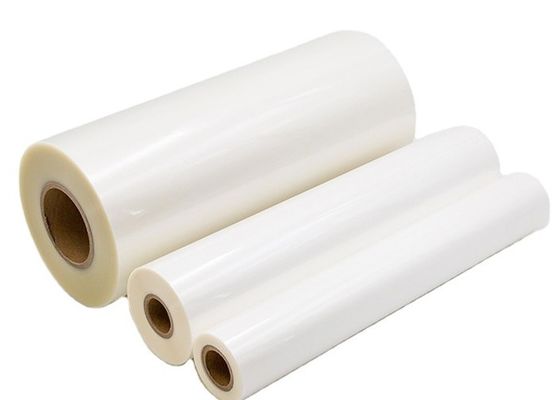 Un bon prix. PET film de stratification humide emballage protecteur brillant recyclé 4000m 27mic en ligne