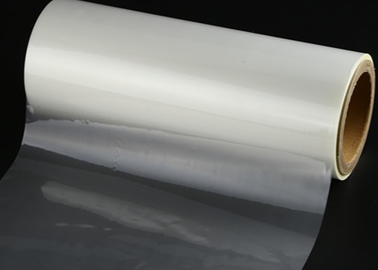 Un bon prix. Film de laminage thermique brillant BOPP de 1 pouce avec des propriétés optiques supérieures en ligne