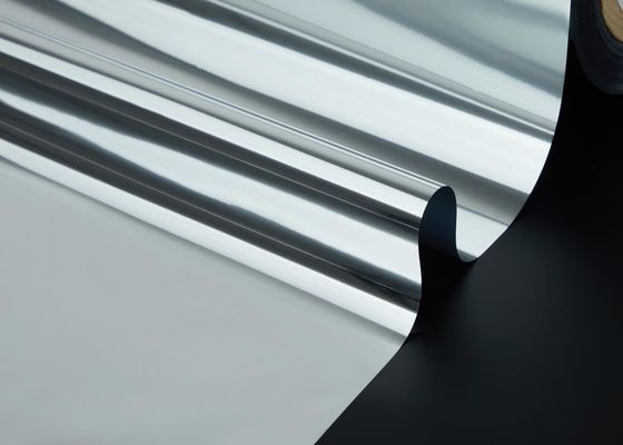 Un bon prix. Processus de finition du miroir par laminage au PET Film métallisé écologique pour l'emballage de marque de luxe. en ligne