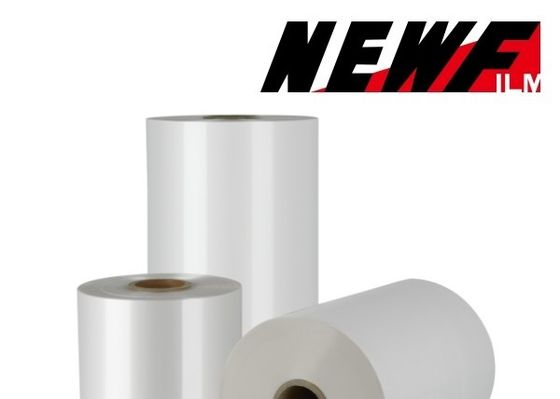 Un bon prix. Pré-couche résistante à l'humidité Bopp Lamination thermique/humide Emballage en rouleaux de film de protection pour lamineuses en ligne