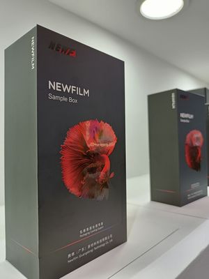 Un bon prix. Base en plastique BOPP recyclable matte anti rayures éliminant le film de vernis pré-enduit pour les rayons UV en ligne