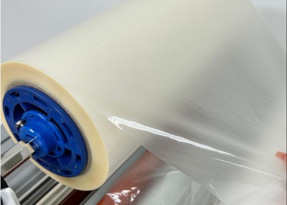 Un bon prix. Vernis de protection de l'environnement 18 μm Nano-céramique renforcé BOPP Ra 0,12 μm pour l'impression sur écran de précision Gain de points 5% en ligne