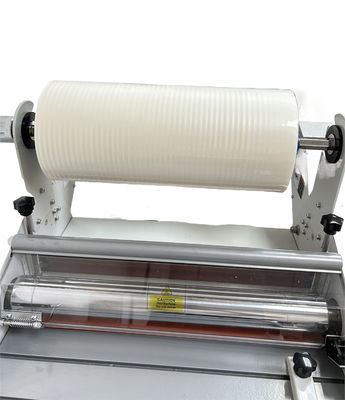 Un bon prix. Film de transfert vernis sur âme papier écologique et sans plastique, pas de lamination supplémentaire nécessaire, résistance supérieure à l'abrasion en ligne