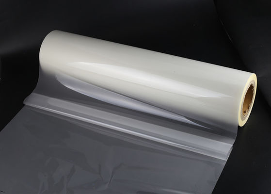 Un bon prix. Film de laminage thermique en PET de 4000 m de longueur, film adhésif protecteur en PET à fond chaud MSDS de 75 microns en ligne