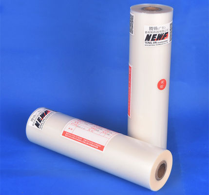 Un bon prix. Film d'emballage de laminage thermique en PET de longueur 30mic 3000m personnalisé, rouleau d'emballage, film de laminage d'Eva à tache en PET mat / brillant en ligne