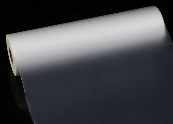 Un bon prix. Film de revêtement prélaminé satiné-matte résistant à l'abrasion pour l'étanchéité de carton haut de gamme par fusion thermique en ligne