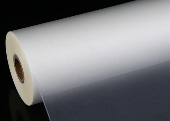 Un bon prix. Base en plastique de Matte Anti Scratch Recycled BOPP de 1 pouce enlevant le petit pain de film protecteur pour la tache UV en ligne