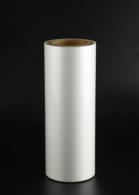 Good price 17u film thermique BOPP brillant double face en rouleau de stratification traité par corona pour l'emballage extérieur en ligne